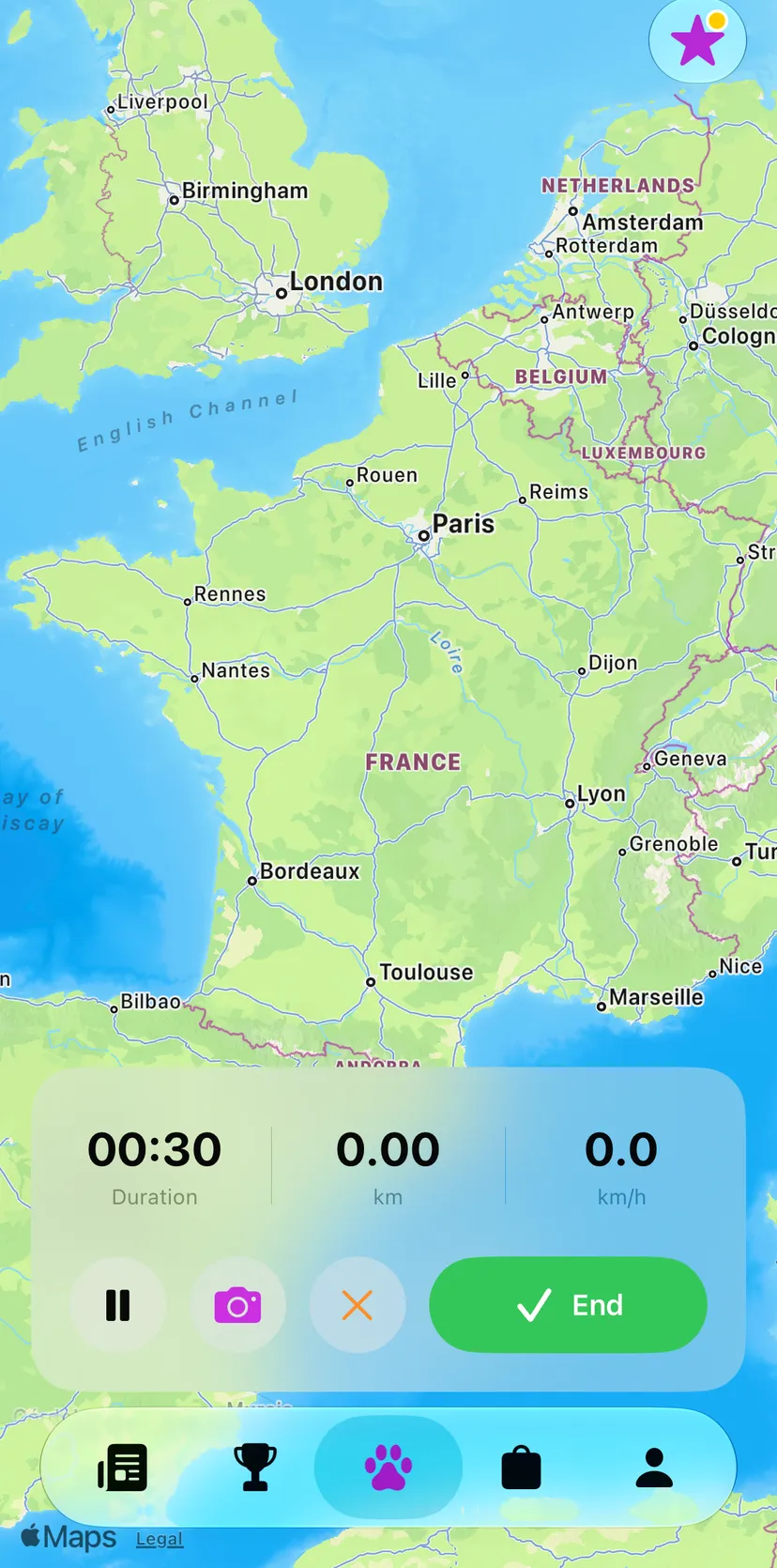 A walk in progress: 30 seconds, 0.00 km, with pause, photo and End buttons